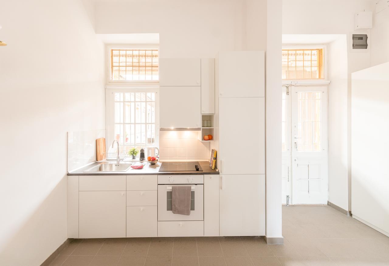 Modern Bauhaus Apartment Будапеща Екстериор снимка