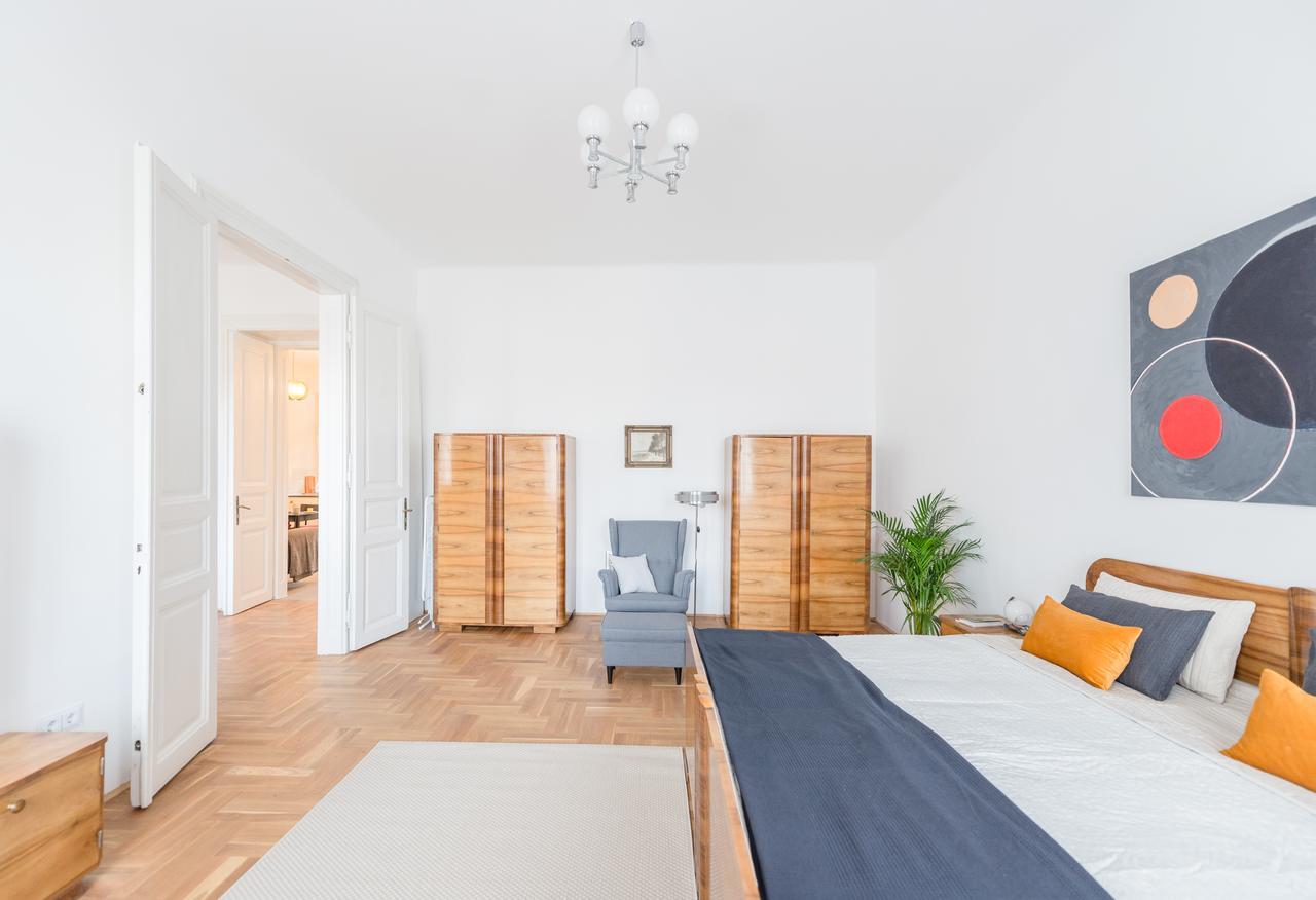Modern Bauhaus Apartment Будапеща Екстериор снимка