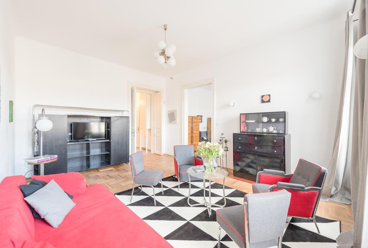 Modern Bauhaus Apartment Будапеща Екстериор снимка