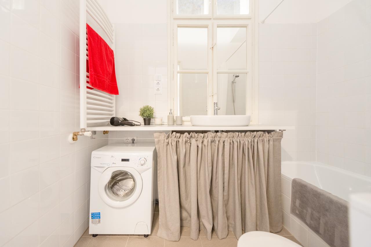 Modern Bauhaus Apartment Будапеща Екстериор снимка