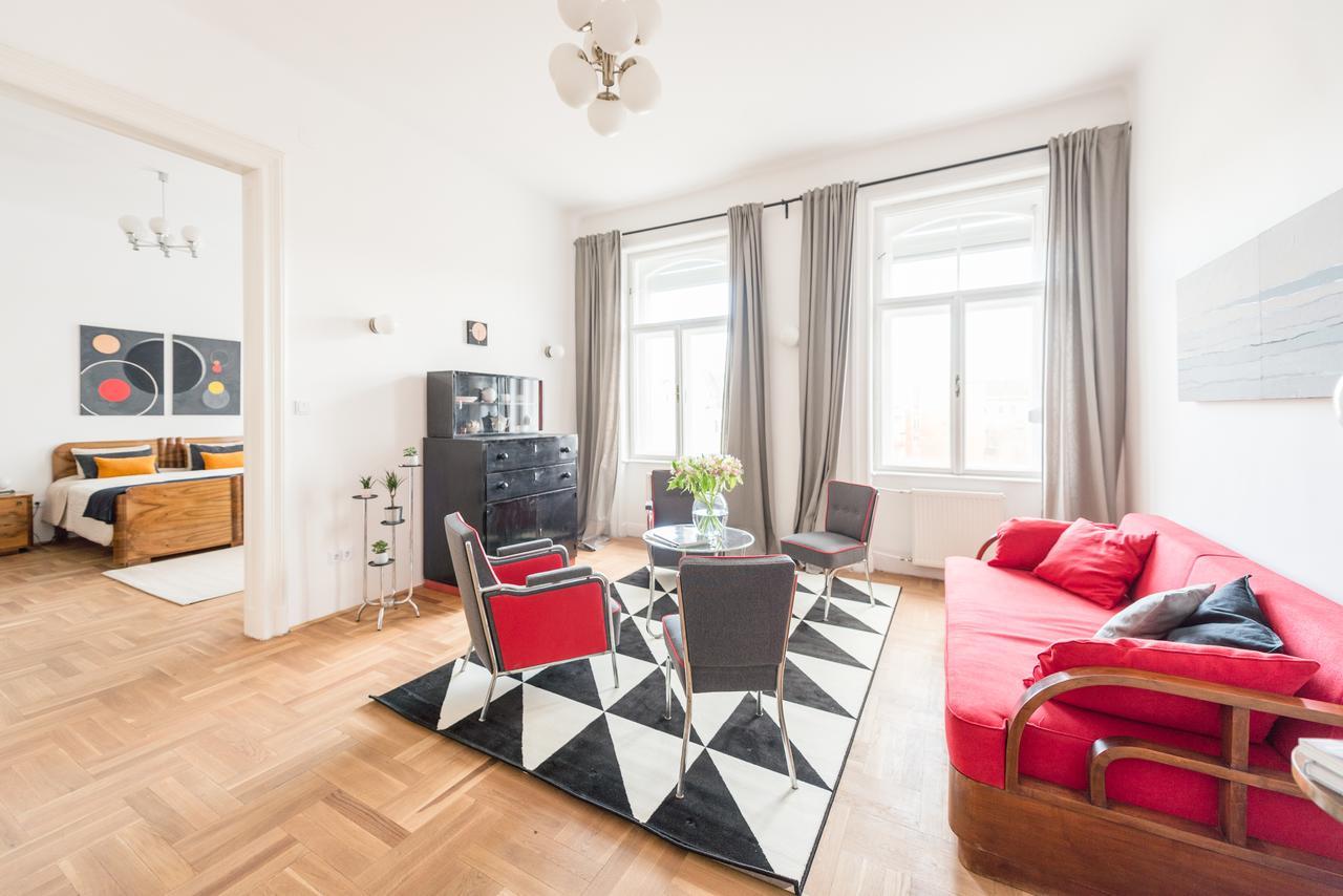 Modern Bauhaus Apartment Будапеща Екстериор снимка